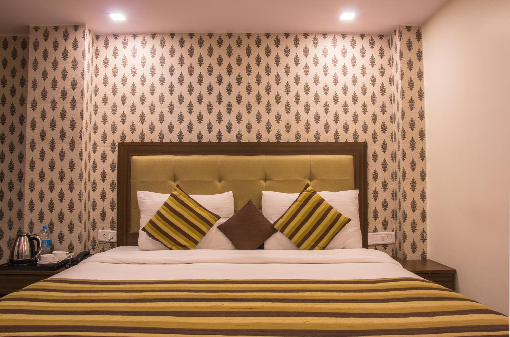 Hotel Pawan Plaza Near Sir Ganga Ram Hospital Delhi  Eksteriør billede