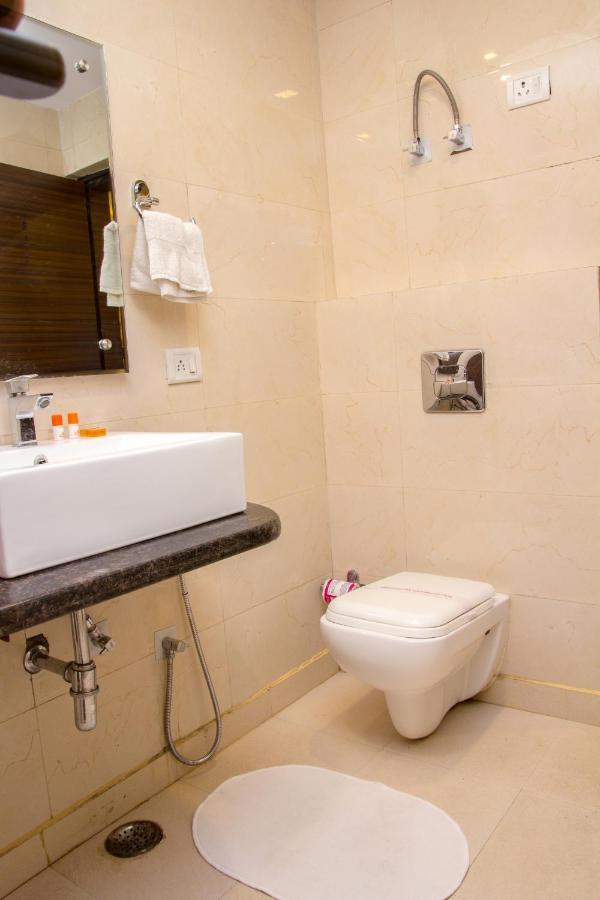 Hotel Pawan Plaza Near Sir Ganga Ram Hospital Delhi  Eksteriør billede