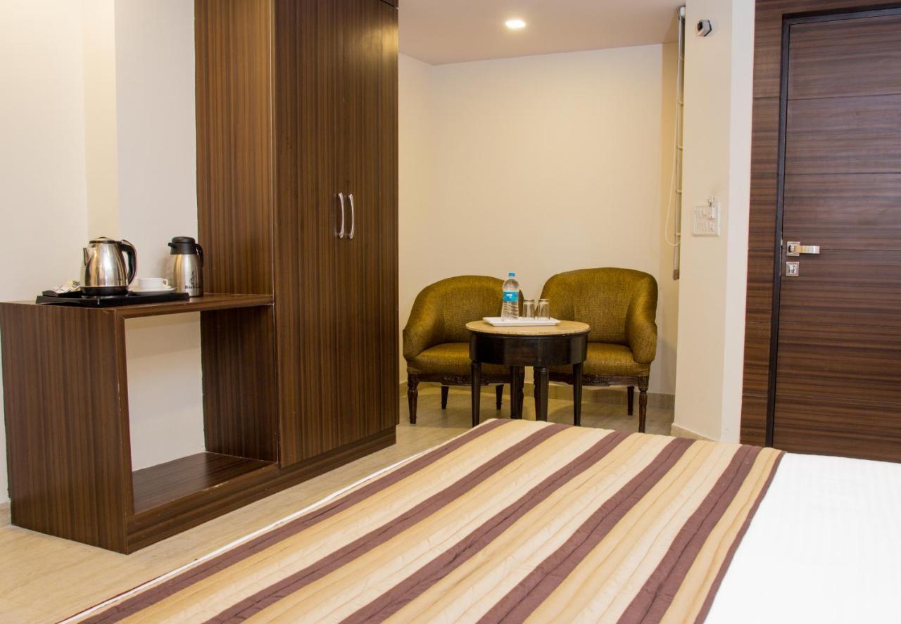 Hotel Pawan Plaza Near Sir Ganga Ram Hospital Delhi  Eksteriør billede