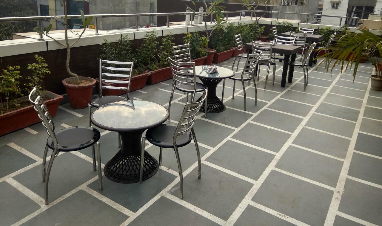 Hotel Pawan Plaza Near Sir Ganga Ram Hospital Delhi  Eksteriør billede