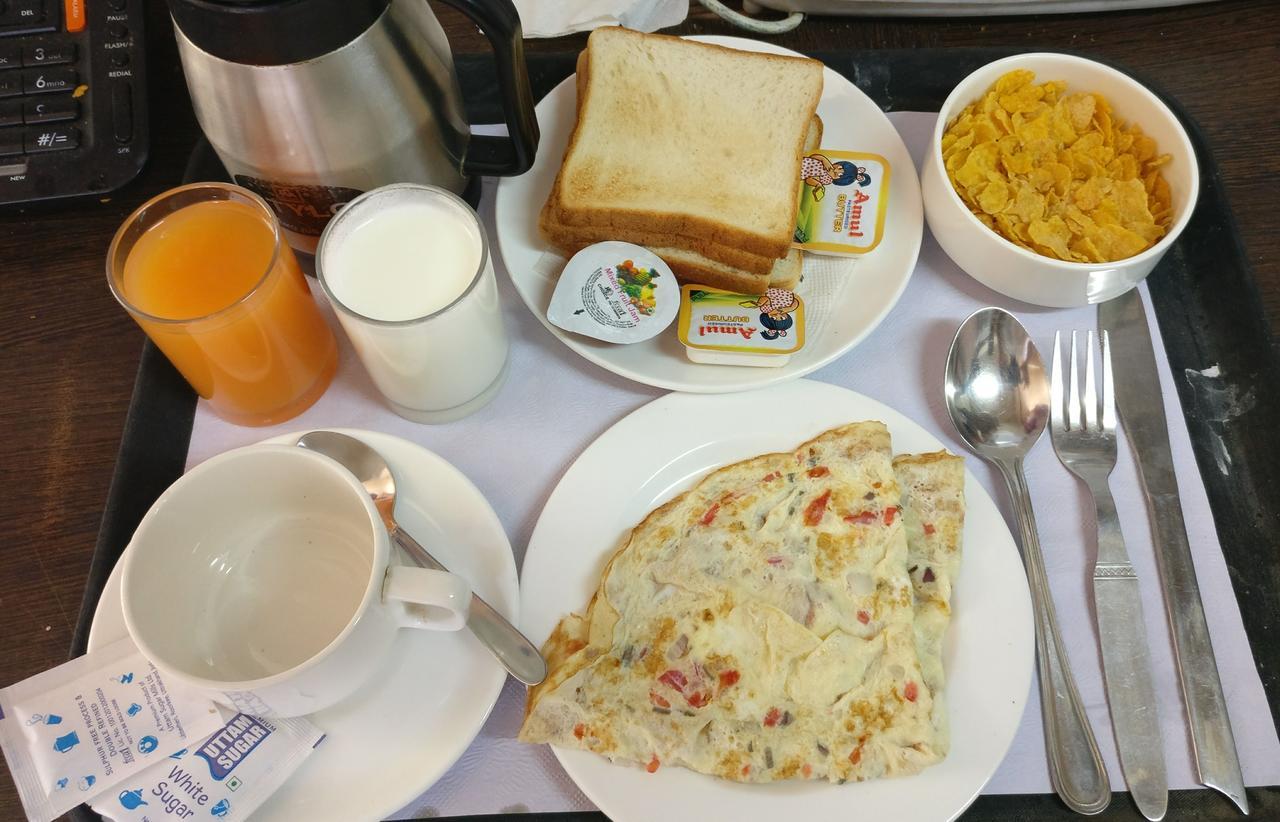 Hotel Pawan Plaza Near Sir Ganga Ram Hospital Delhi  Eksteriør billede
