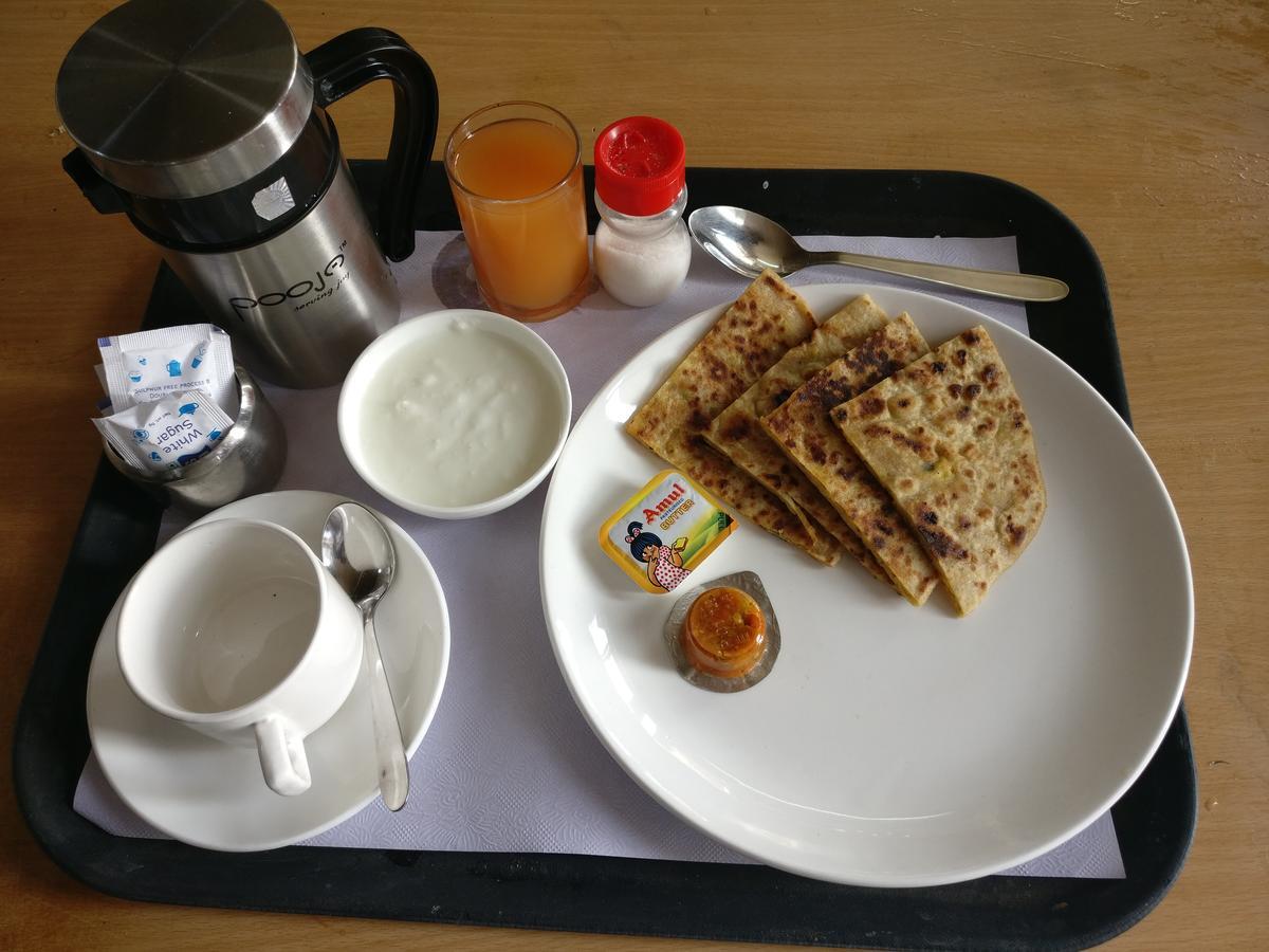 Hotel Pawan Plaza Near Sir Ganga Ram Hospital Delhi  Eksteriør billede